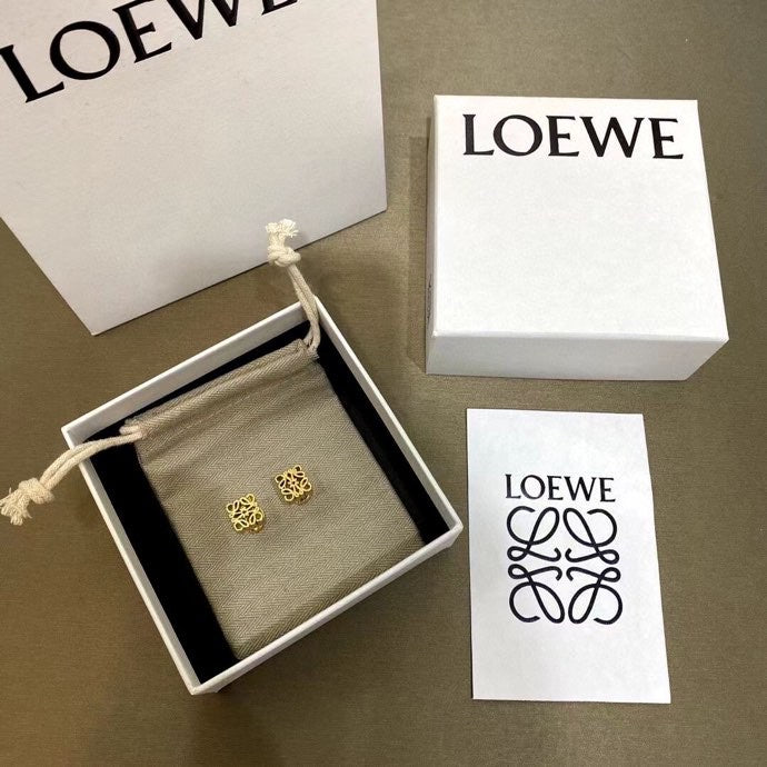 Floral Motif Stud Earrings in Gold-Tone – Design 01 detail view