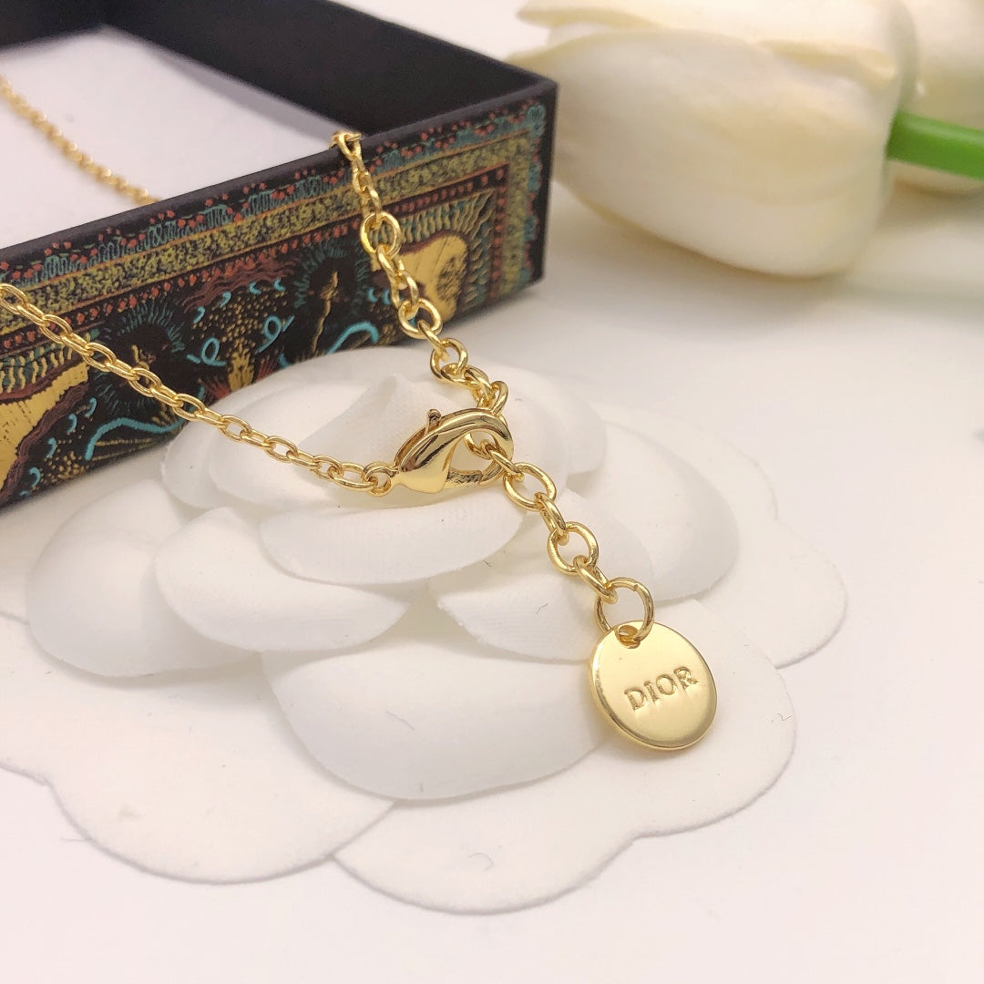 Pearl-Style Motif Pendant Necklace in Silver-Tone with Pearl-Style Detail – Design 001 close-up detail