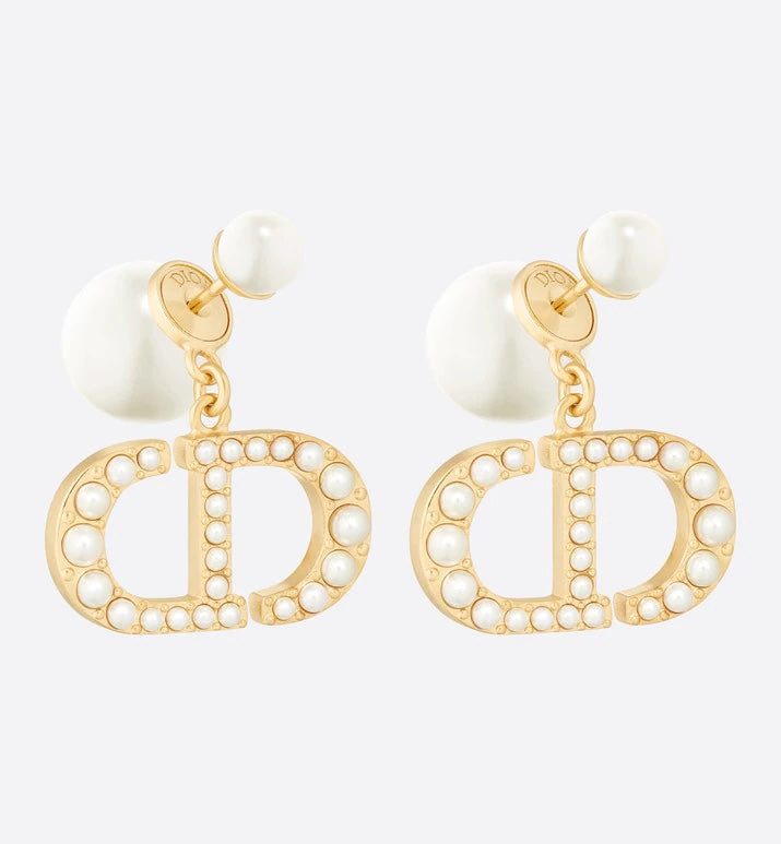 Pearl-Style Motif Stud Earrings in Polished Metal-Tone with Pearl-Style Detail – Design 007 main product view