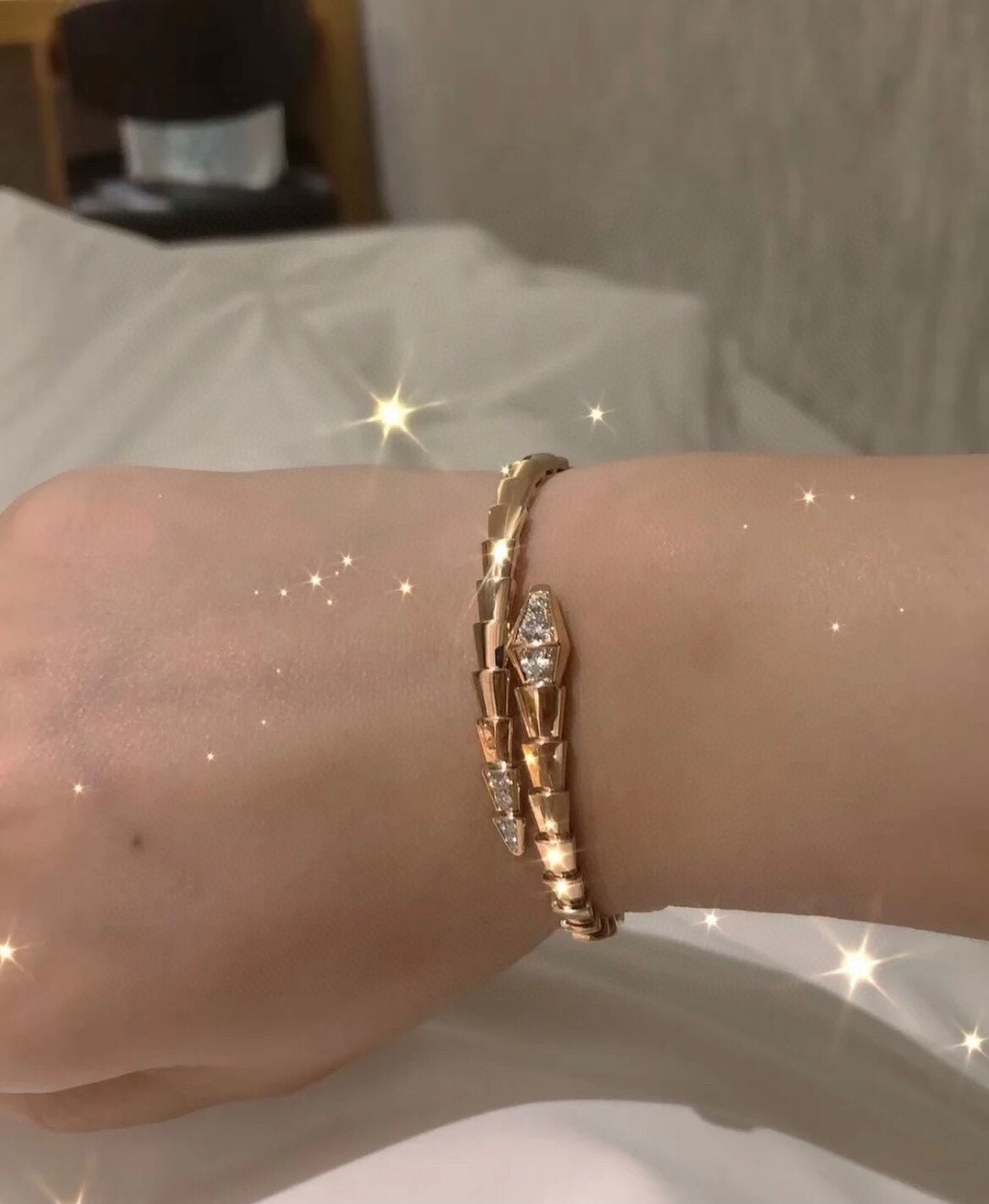 Serpentine Bangle in Rose-Gold-Tone – Rose Gold Detail – Design 003 front product view