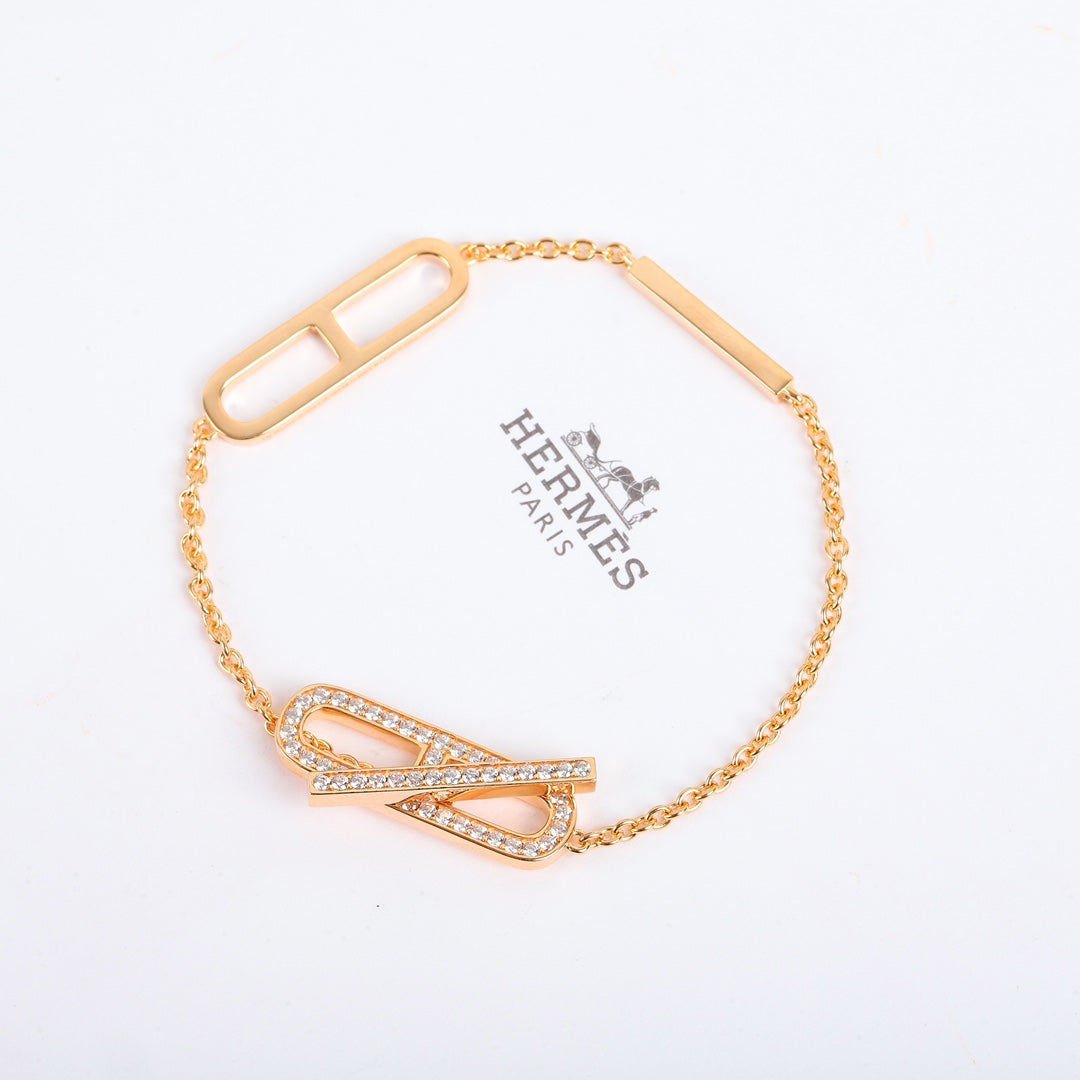 Toggle Bracelet in Polished Metal-Tone – Toggle Detail detail view