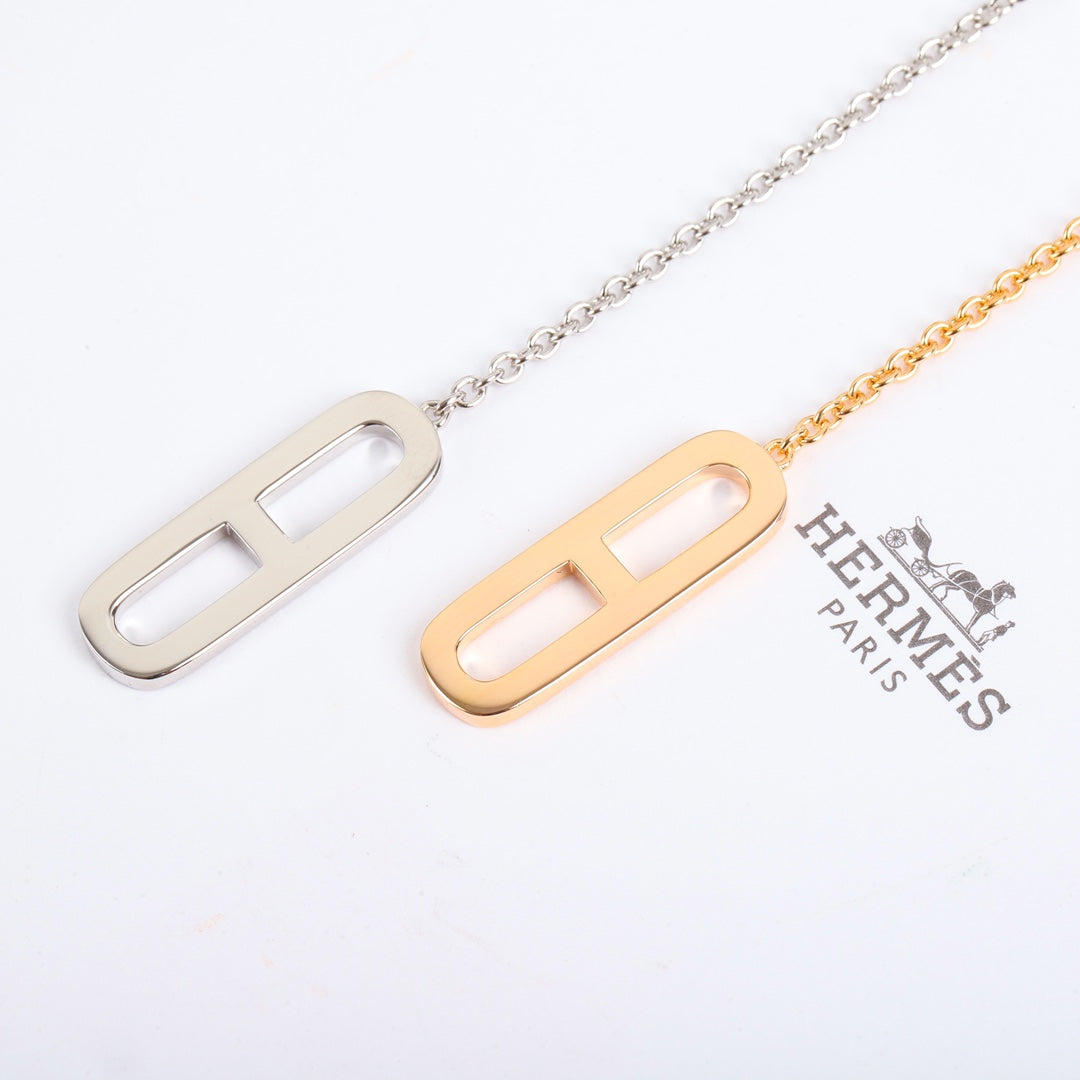 Toggle Bracelet in Polished Metal-Tone – Toggle Detail styled product view