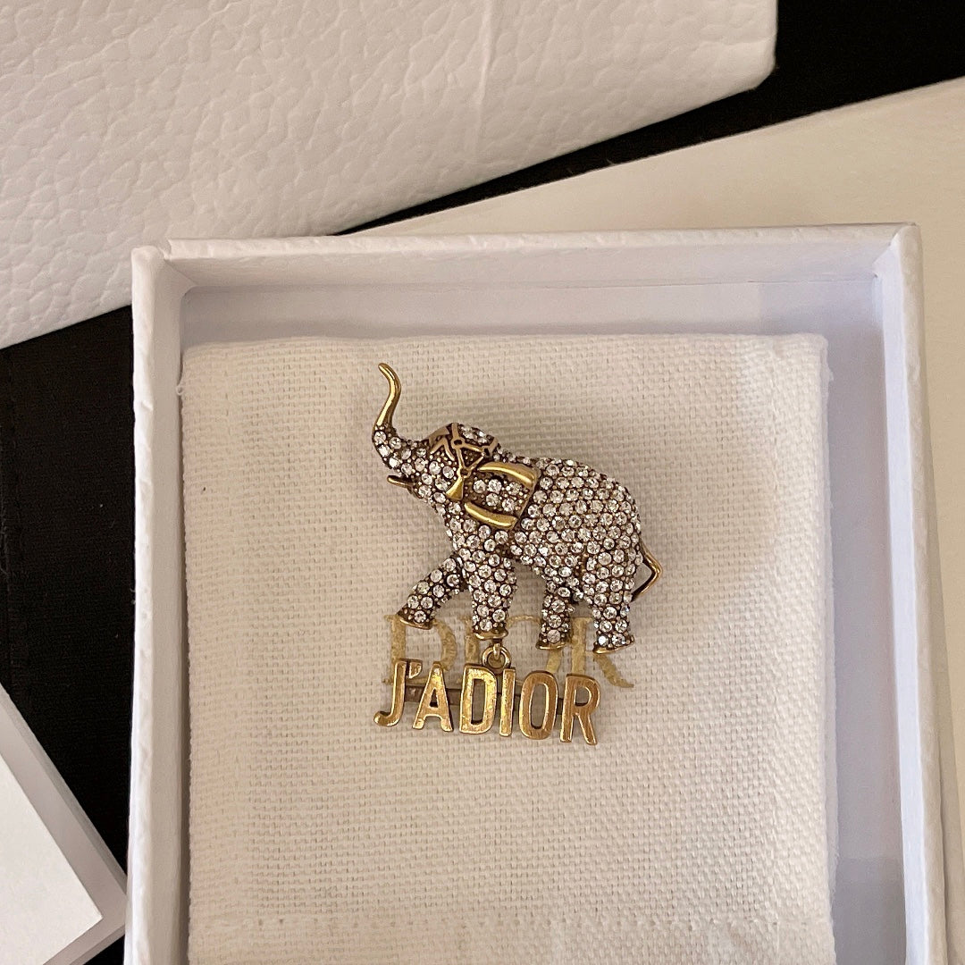 Sculptural Brooch Pin in Polished Metal-Tone – Design 009 side detail