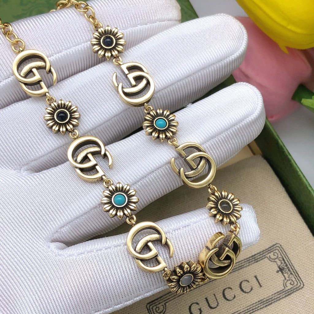 Floral Pendant Necklace in Polished Metal-Tone – Design 004 side detail