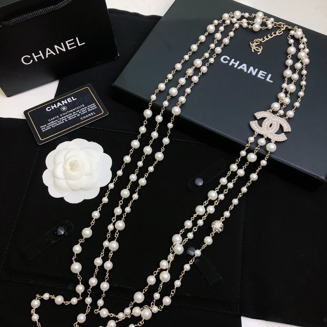 Pearl Pearl-Detail Pendant Necklace – Pearl Detail – Design 010 side detail