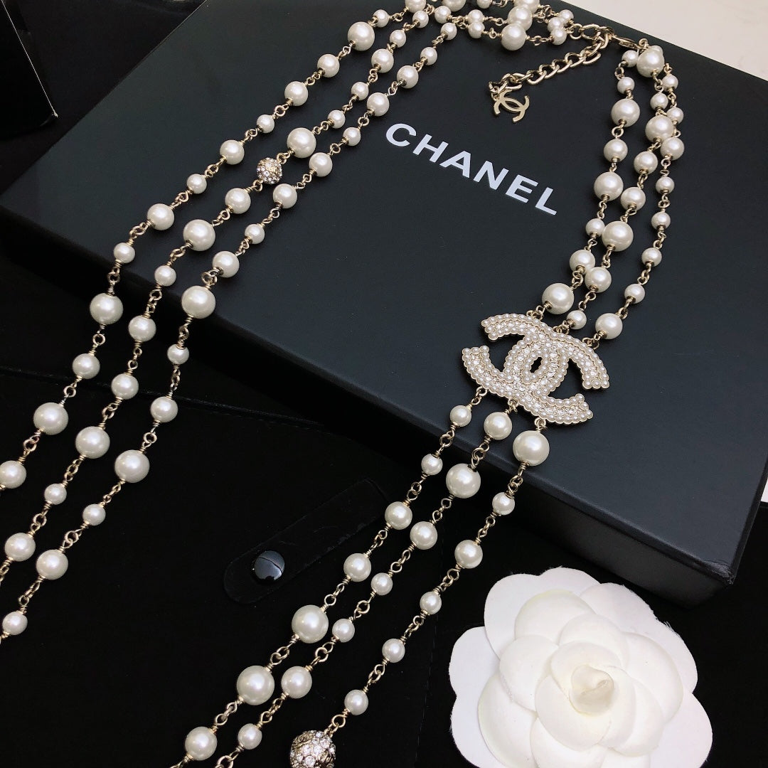 Pearl Pearl-Detail Pendant Necklace – Pearl Detail – Design 010 styled product view