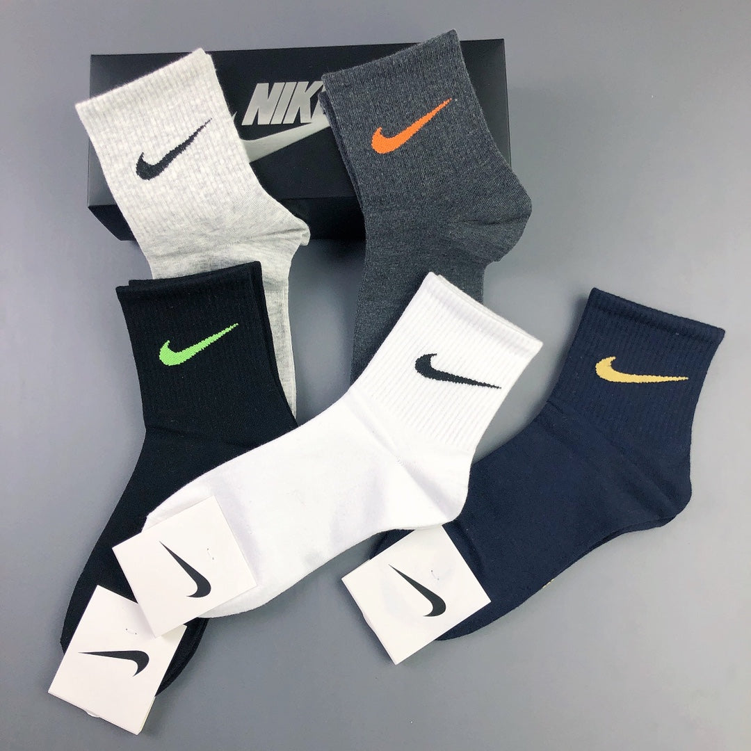 Nike Cotton Visible Colour, Cuff And Emblem Details Crew Socks - 5-Pair Set