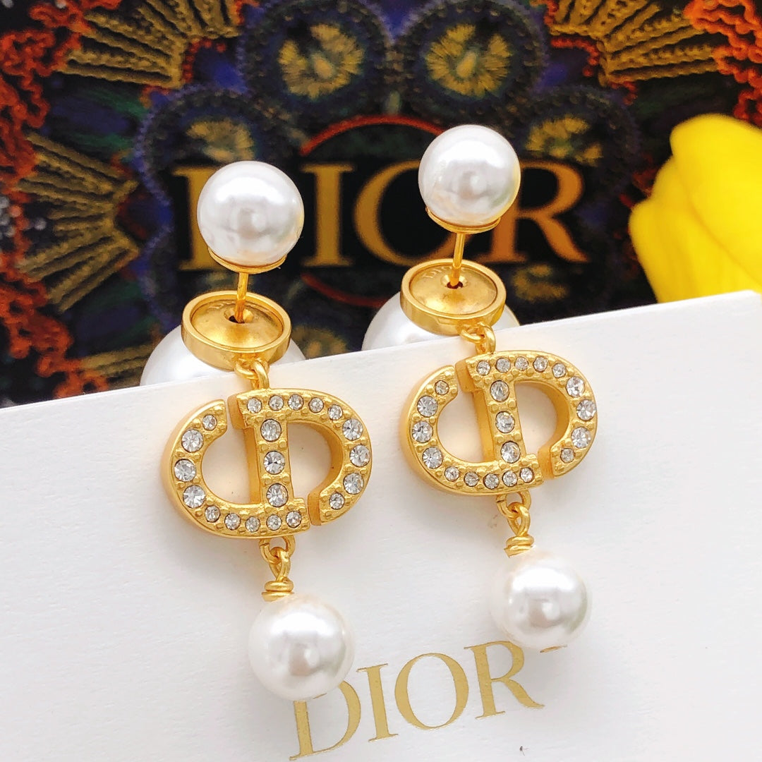 Pearl-Style Motif Stud Earrings in Polished Metal-Tone with Pearl-Style Detail – Design 010 main product view