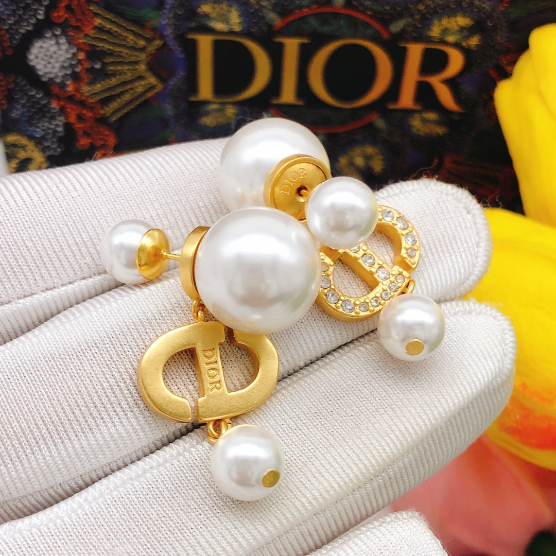 Pearl-Style Motif Stud Earrings in Polished Metal-Tone with Pearl-Style Detail – Design 010 main product view