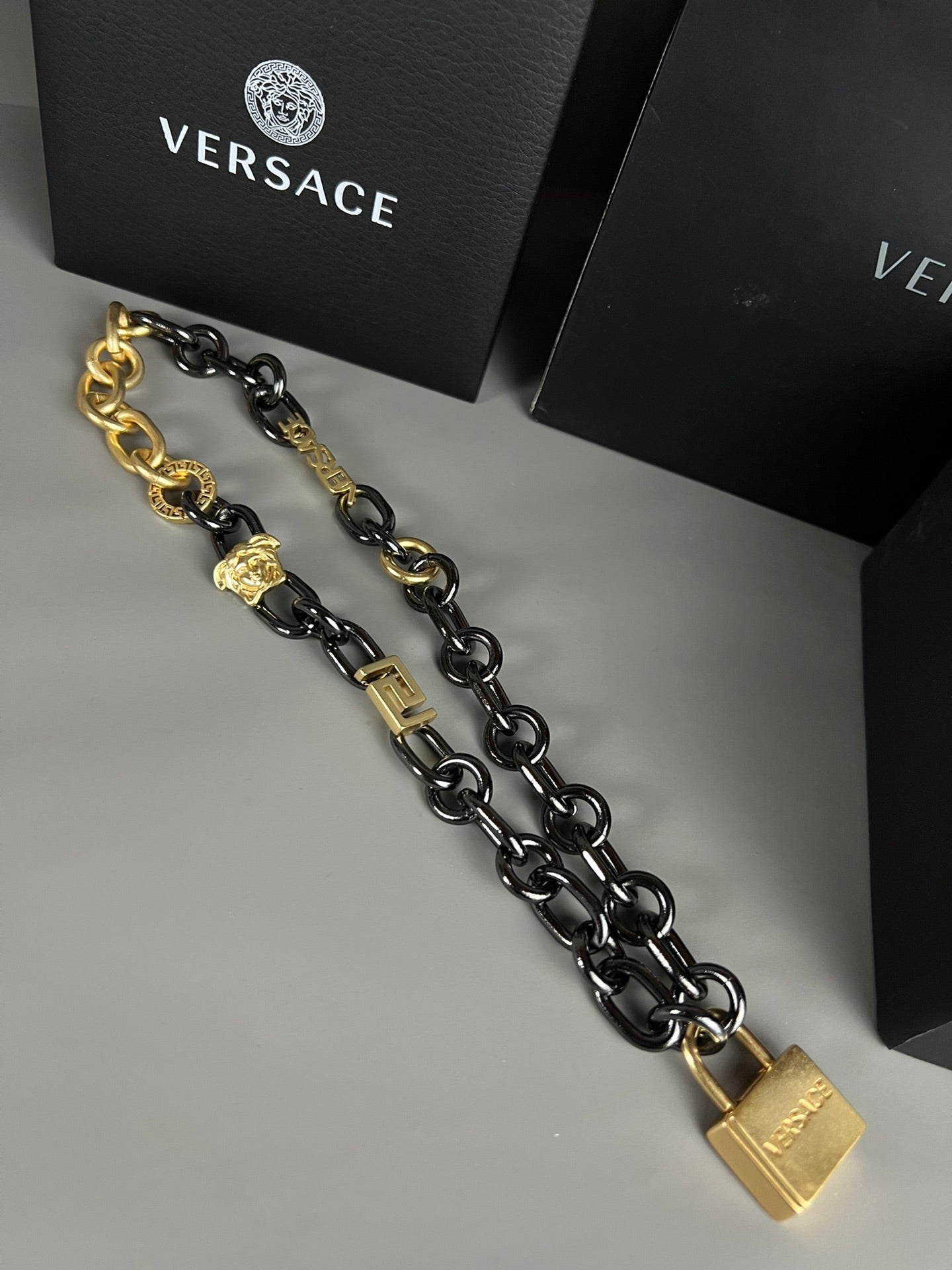 Medusa Head Pendant Necklace in Polished Metal-Tone – Design 02 side detail