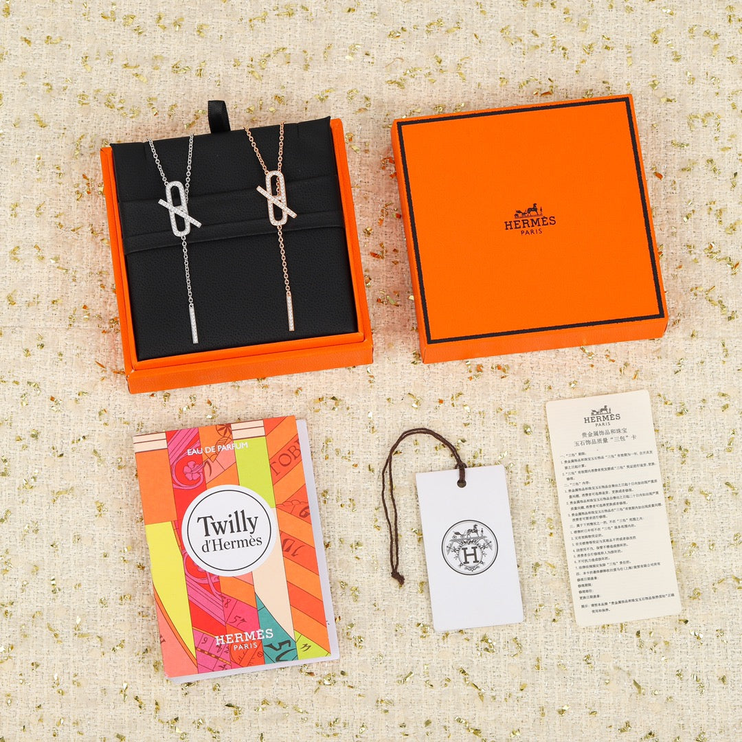 Toggle Pendant Necklace in Polished Metal-Tone – Toggle Detail – Design 028 main product view