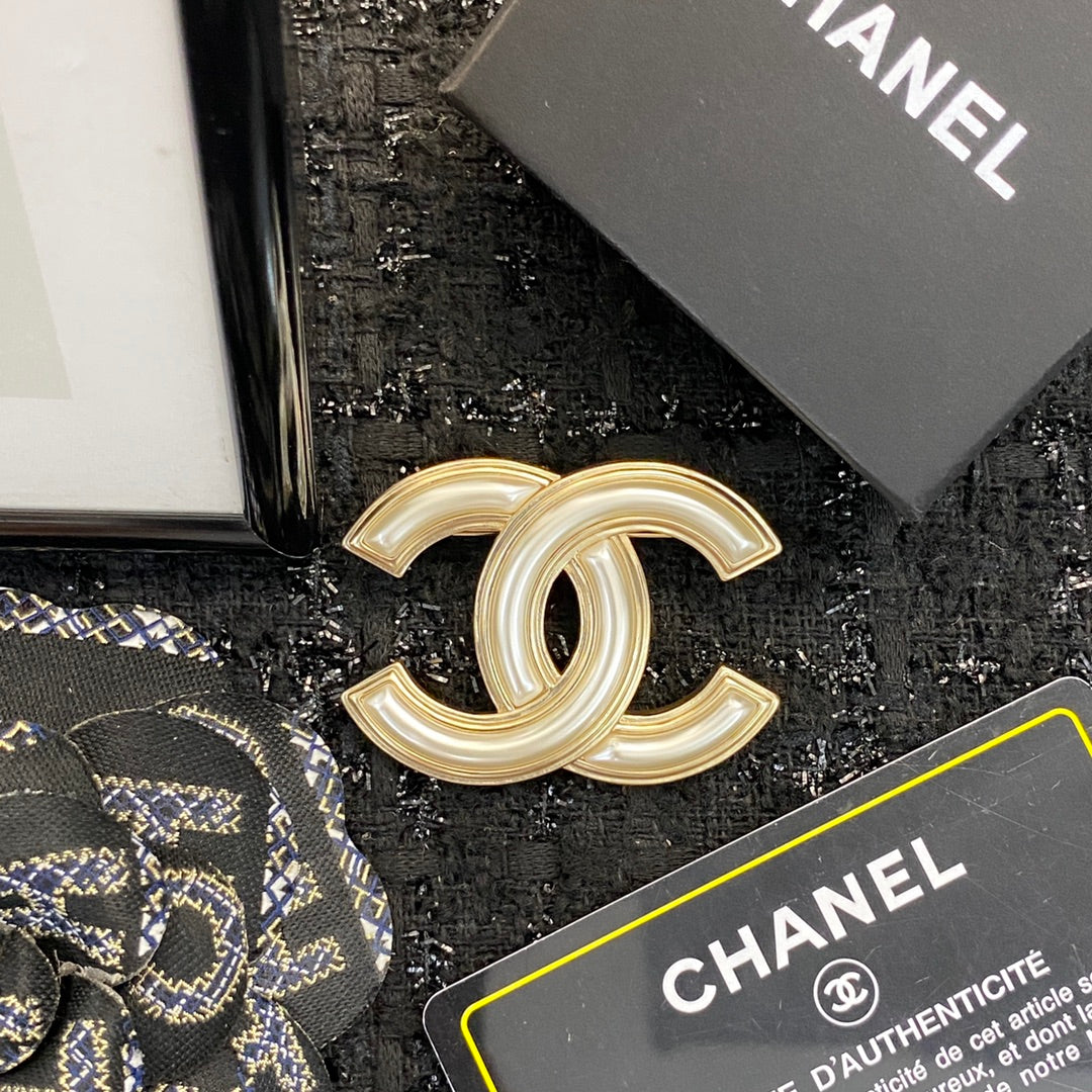 Double-C Emblem Brooch in Gold-Tone – Design 002 front product view