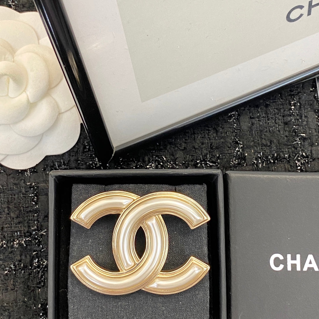 Double-C Emblem Brooch in Gold-Tone – Design 002 detail view