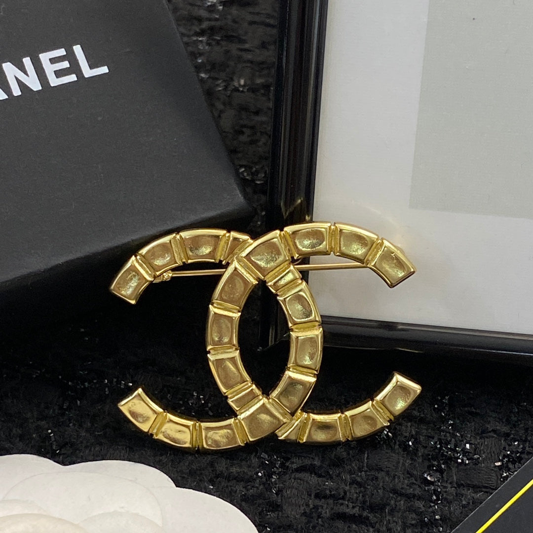 Double-C Emblem Brooch in Polished Metal-Tone – Design 006 side detail