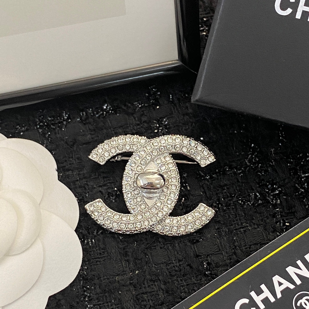 Double-C Emblem Brooch in Polished Metal-Tone – Design 007 main product view