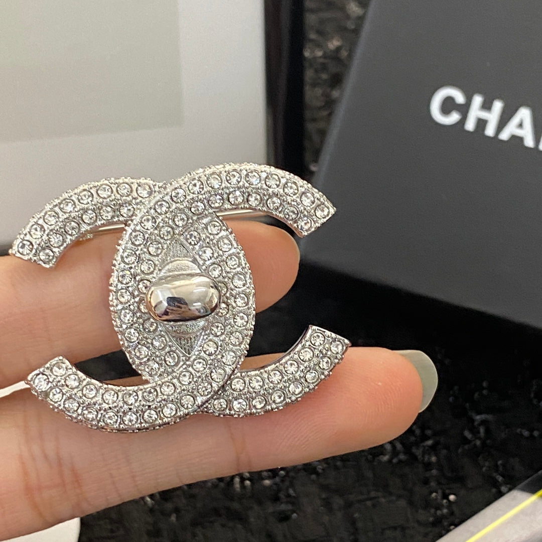 Double-C Emblem Brooch in Polished Metal-Tone – Design 007 front product view