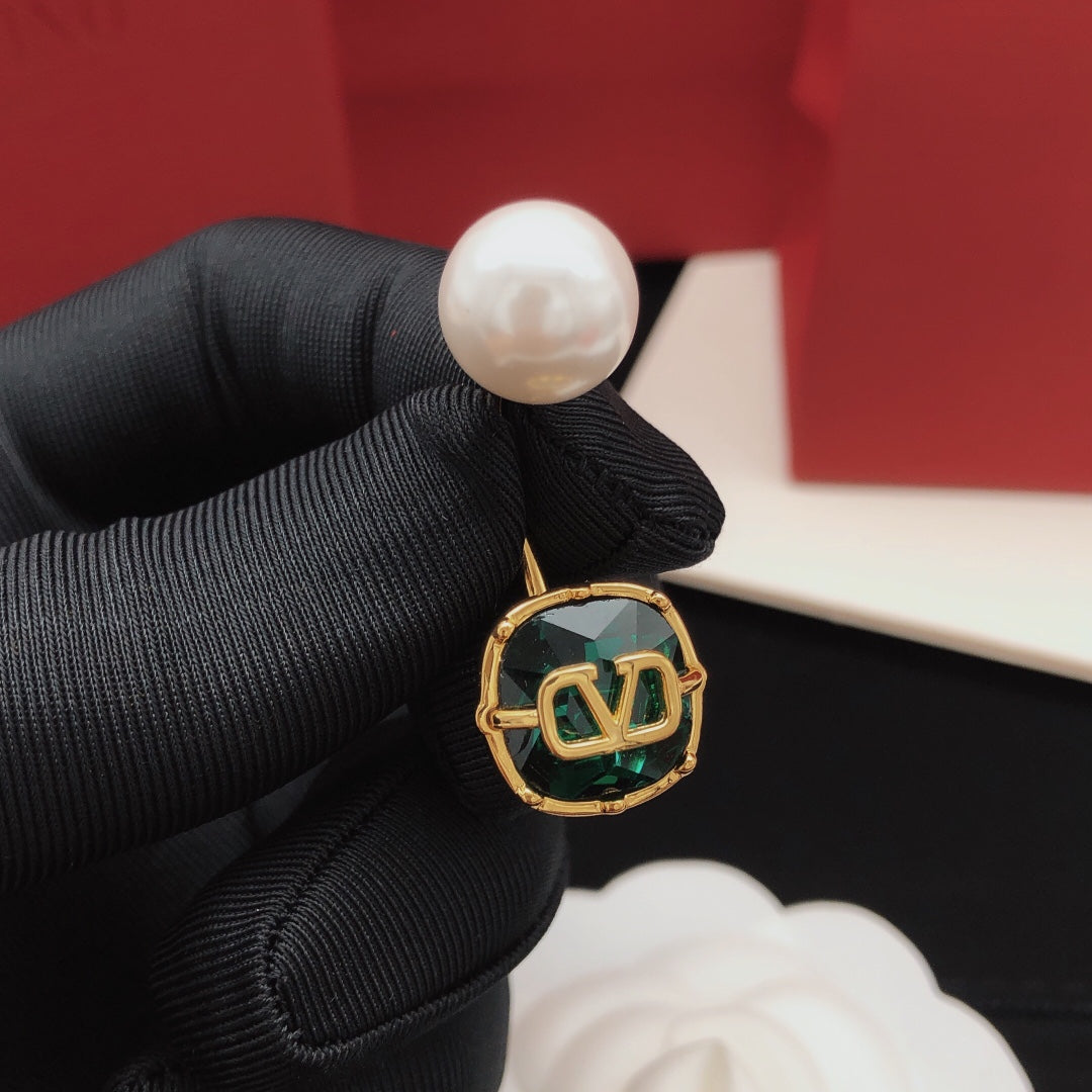 Signature Emblem Pearl-Detail Drop Earrings – Green side detail