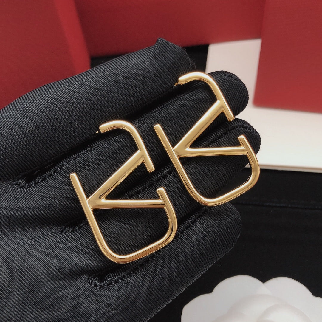 Signature Emblem Polished Stud Earrings – Medium main product view