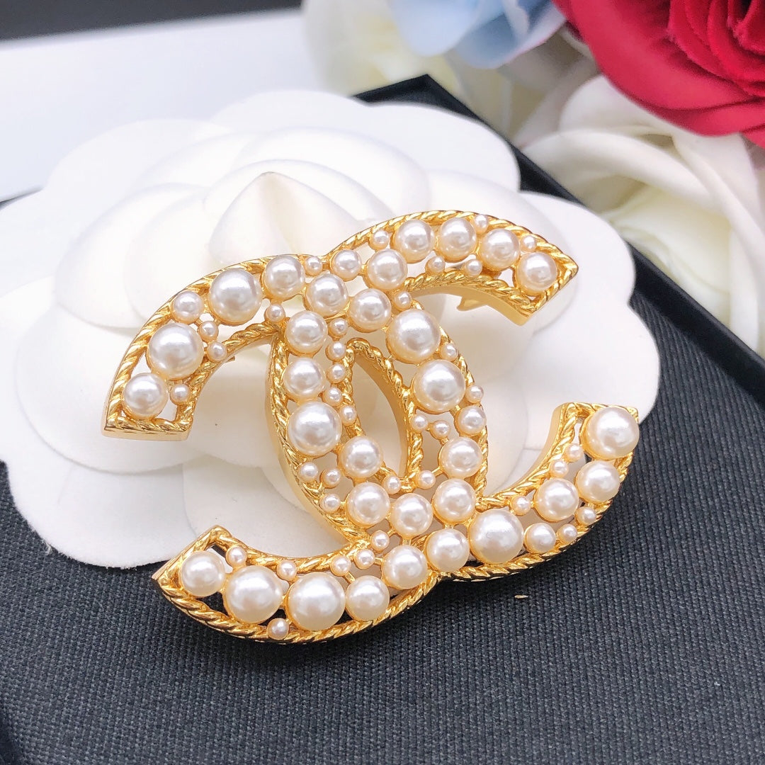 Double-C Emblem Brooch in Gold-Tone – Pearl Detail detail view