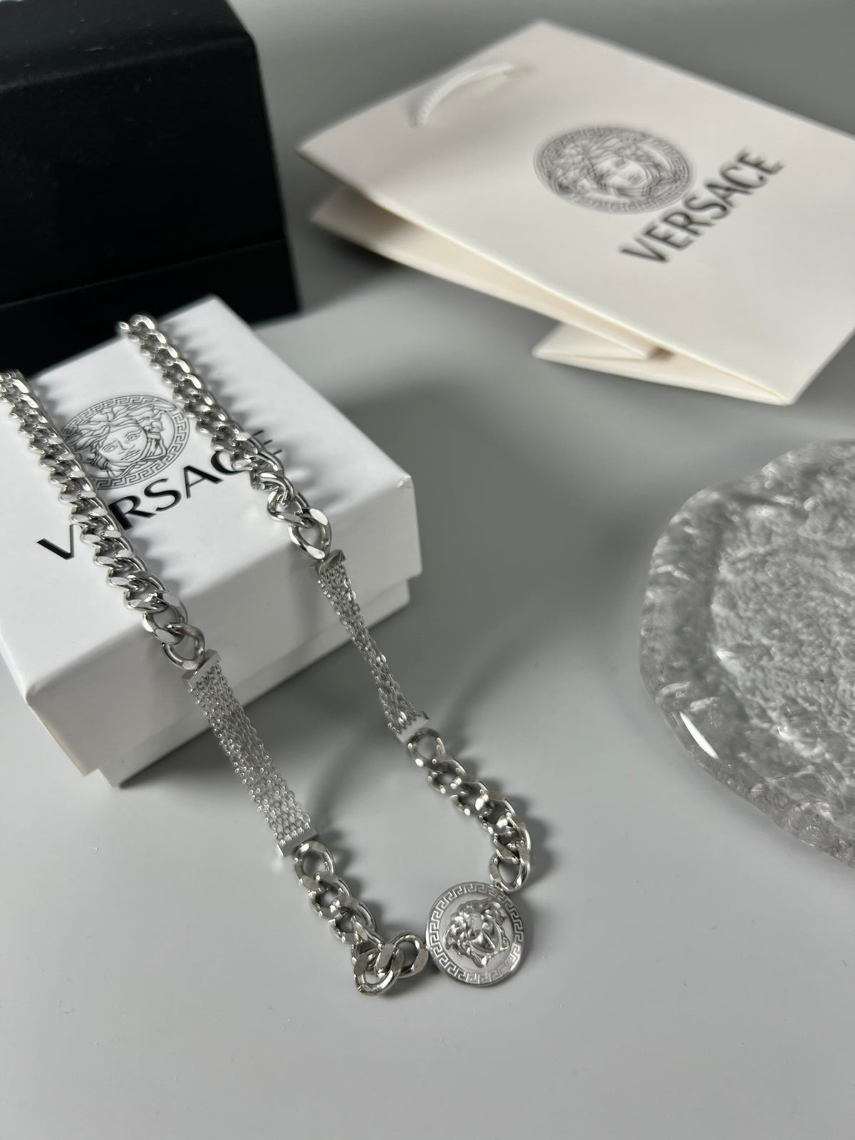 Medusa Head Pendant Necklace in Polished Metal-Tone – Design 01 close-up detail