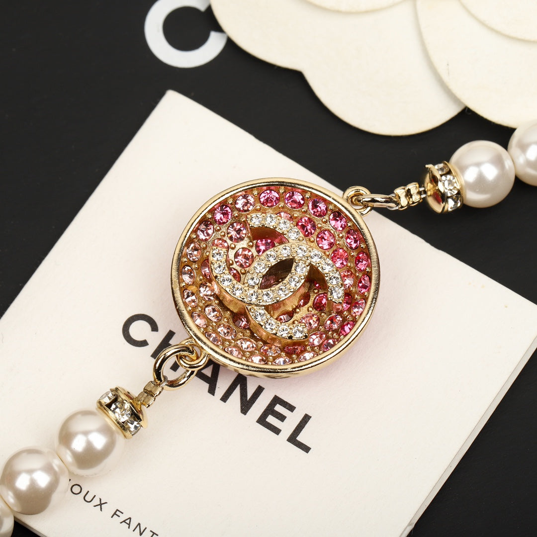 Heart Pearl-Detail Pendant Necklace – Pearl Detail – Design 009 close-up detail