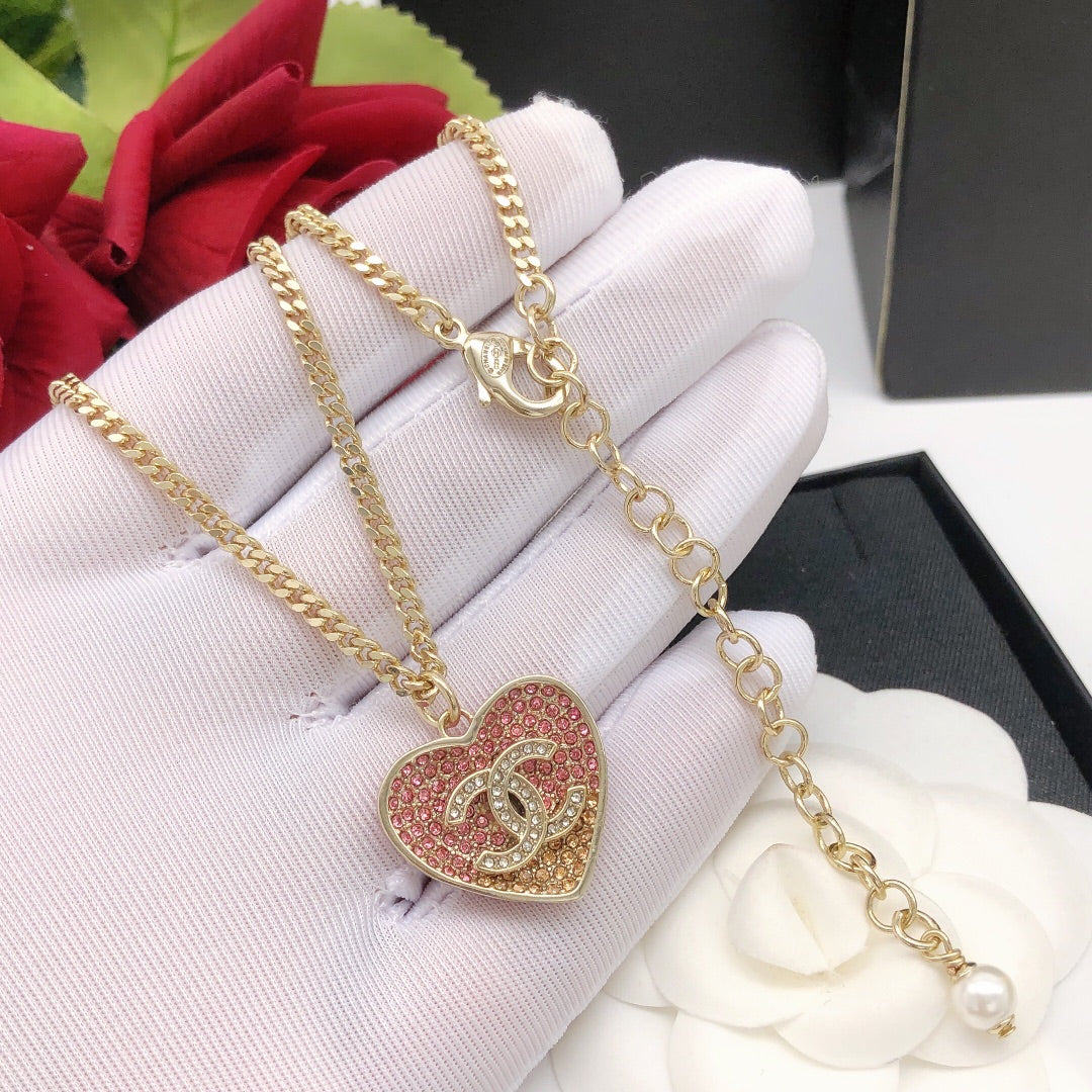 Heart Pendant Necklace in Gold-Tone – Heart Detail – Design 007 close-up detail