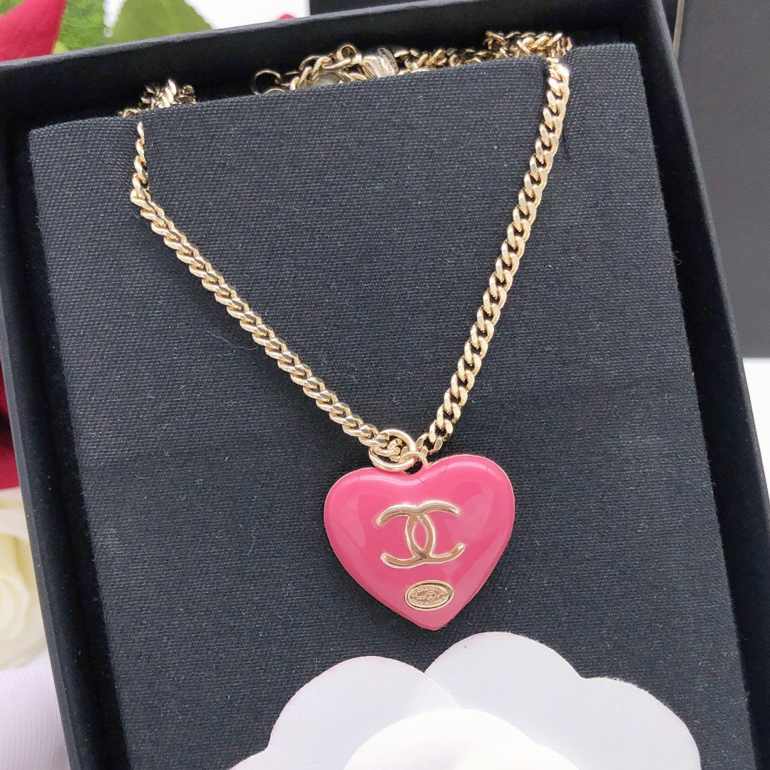Heart Pendant Necklace in Gold-Tone – Heart Detail – Design 007 side detail