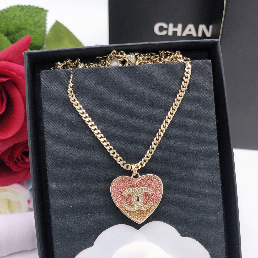 Heart Pendant Necklace in Gold-Tone – Heart Detail – Design 007 detail view
