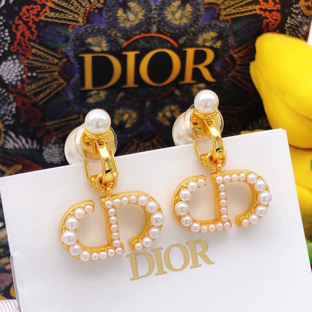 Pearl-Style Motif Jewelry Accessory in Polished Metal-Tone with Pearl-Style Detail – Design 004 front view