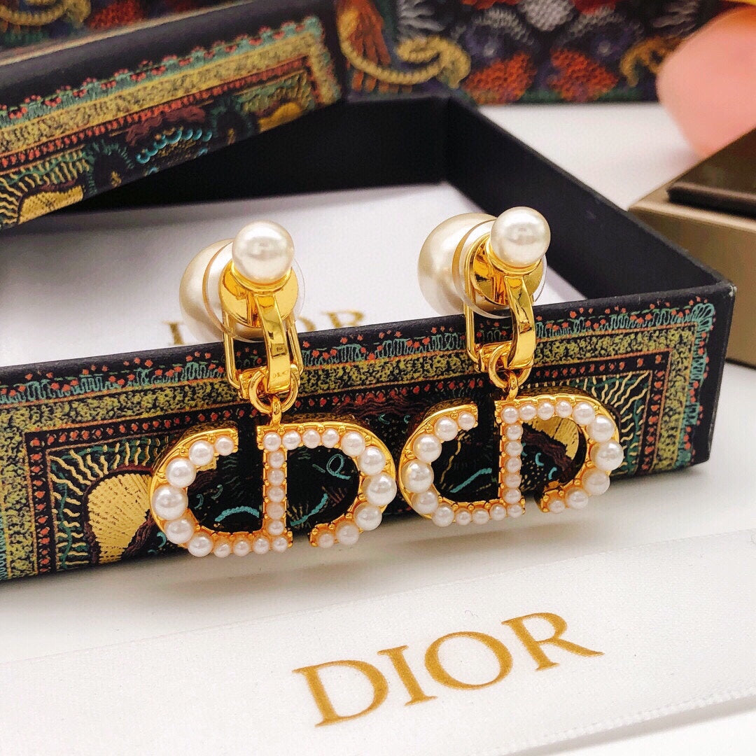 Pearl-Style Motif Jewelry Accessory in Polished Metal-Tone with Pearl-Style Detail – Design 004 main product view