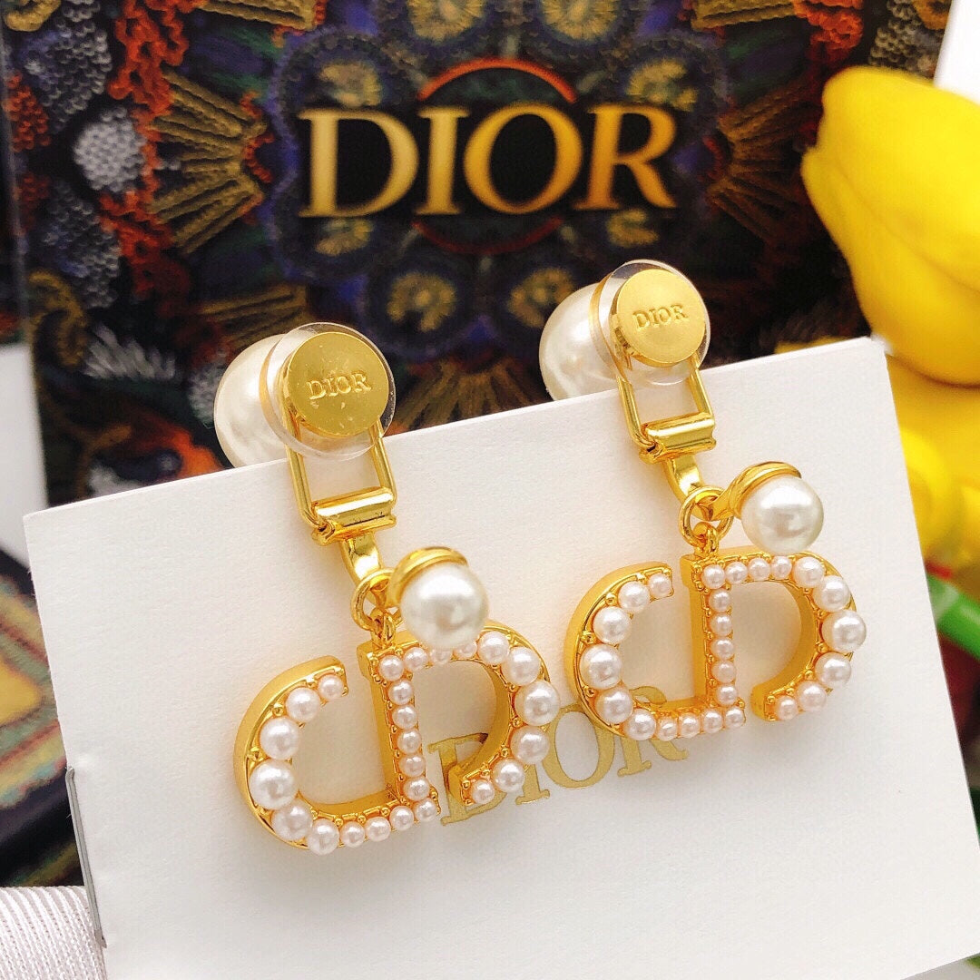 Pearl-Style Motif Jewelry Accessory in Polished Metal-Tone with Pearl-Style Detail – Design 004 detail view