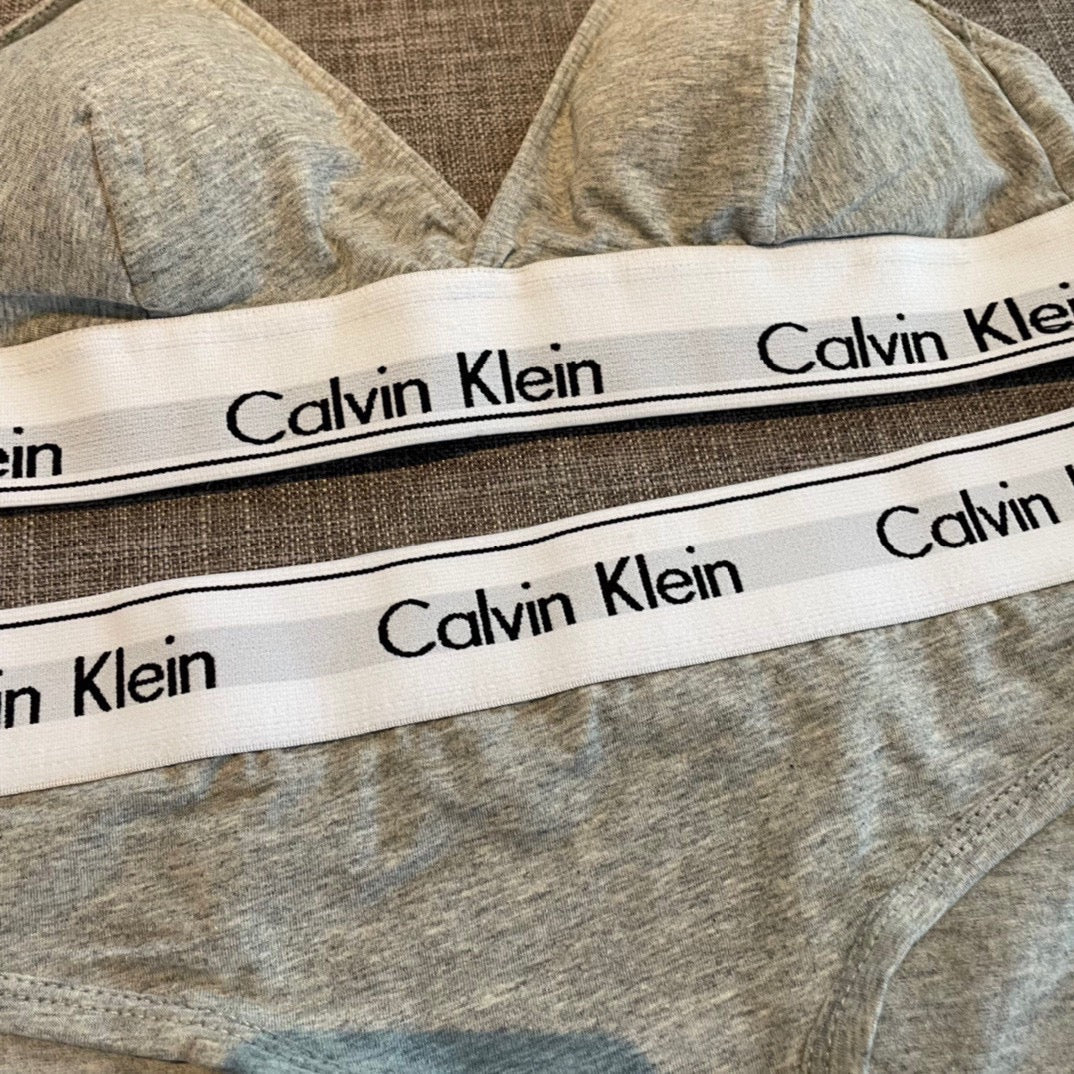 Calvin Klein Cotton Visible Colour And Waistband Details Women's Bra & Brief Set