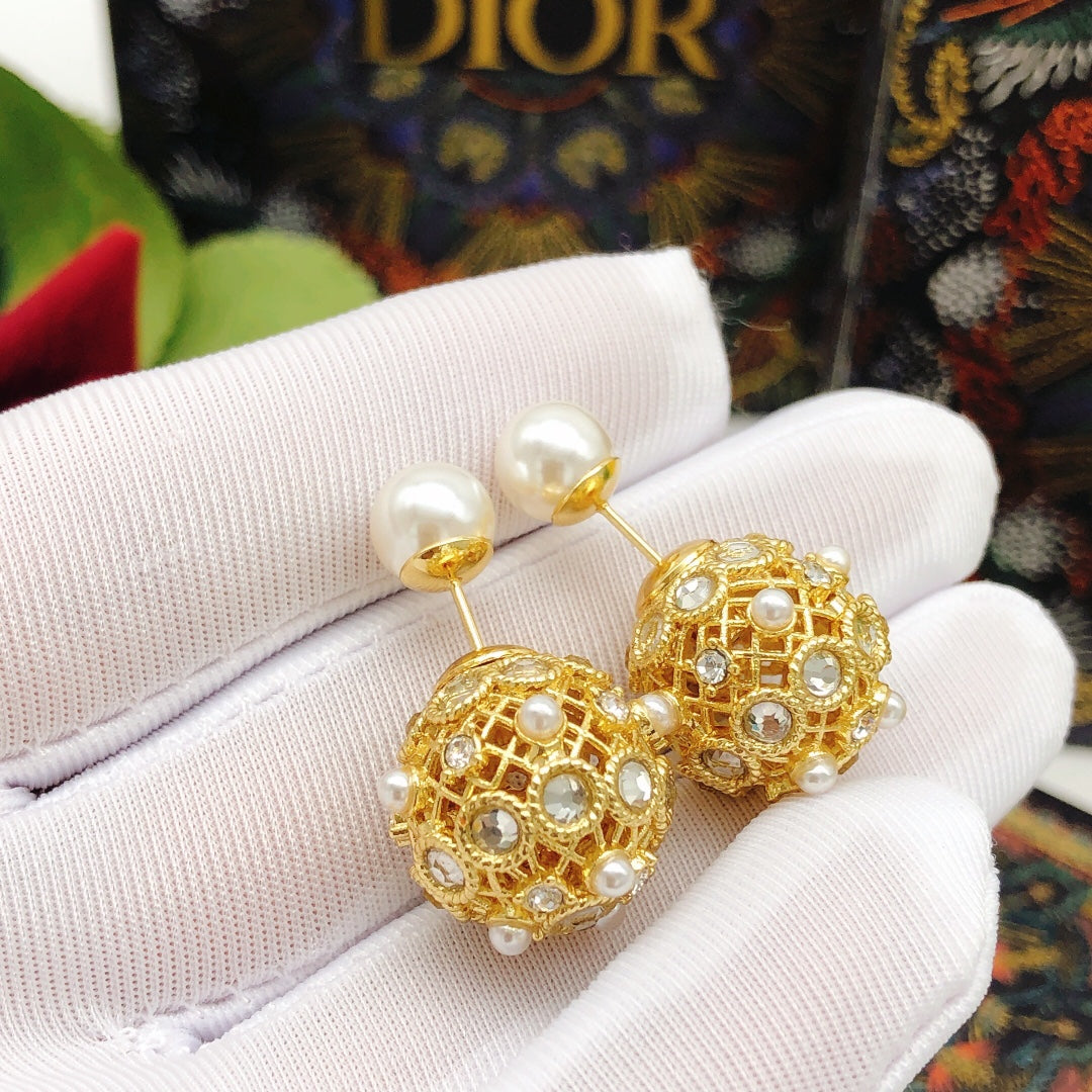 Pearl-Style Motif Jewelry Accessory in Polished Metal-Tone with Pearl-Style Detail – Design 001 front view