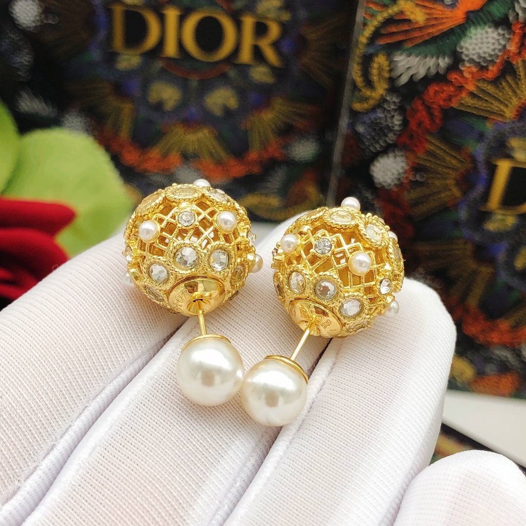 Pearl-Style Motif Jewelry Accessory in Polished Metal-Tone with Pearl-Style Detail – Design 001 main product view