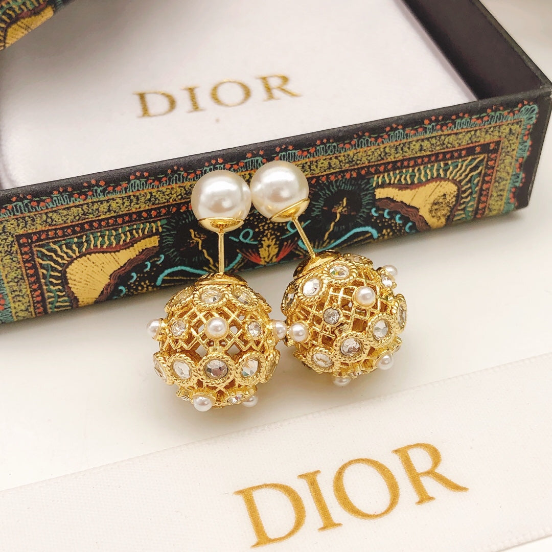 Pearl-Style Motif Jewelry Accessory in Polished Metal-Tone with Pearl-Style Detail – Design 001 main product view