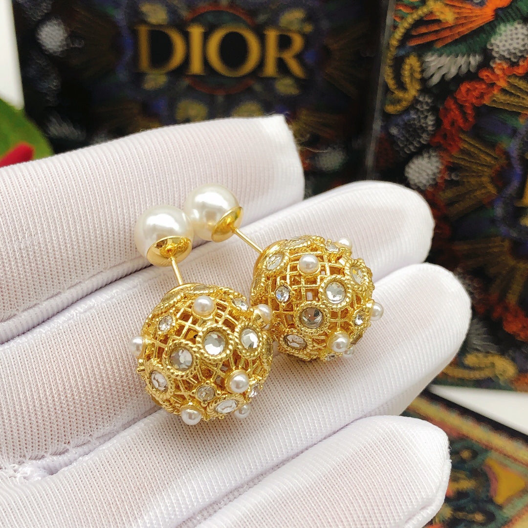 Pearl-Style Motif Jewelry Accessory in Polished Metal-Tone with Pearl-Style Detail – Design 001 side detail