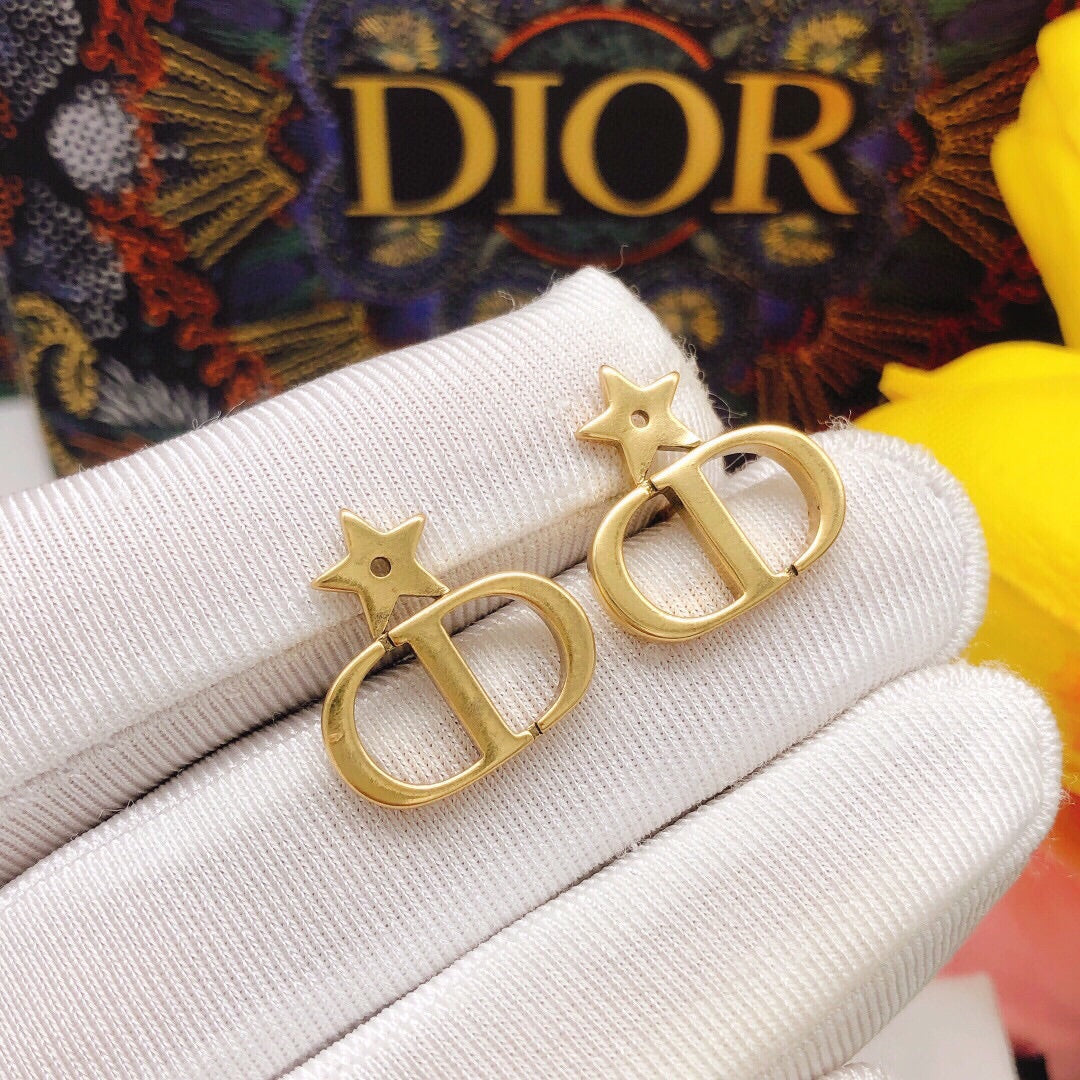 Star Motif Stud Earrings in Silver-Tone side detail