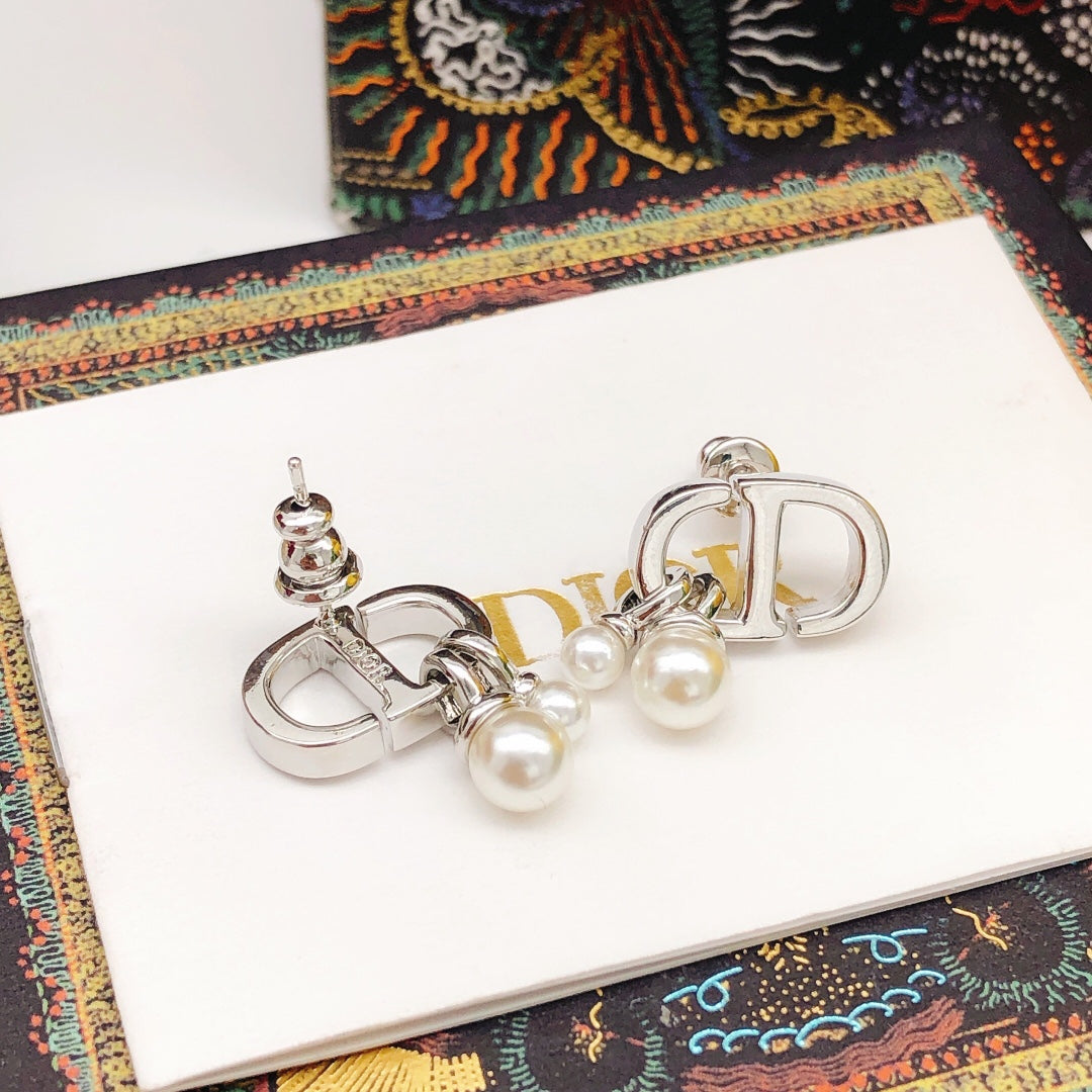 Pearl-Style Motif Stud Earrings in Silver-Tone with Pearl-Style Detail – Design 001 main product view