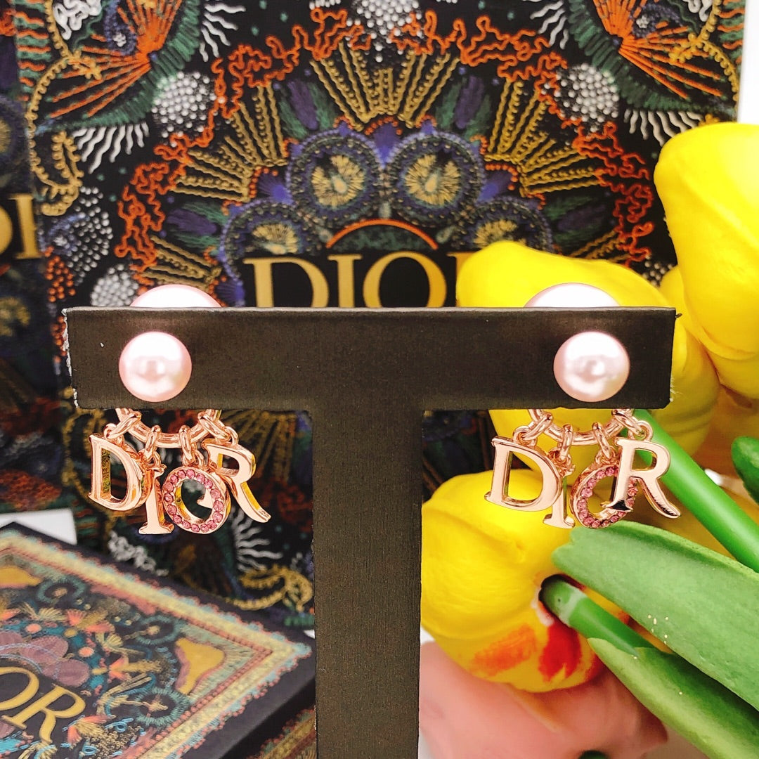 Pearl-Style Motif Jewelry Accessory in Rose-Gold-Tone with Pearl-Style Detail – Design 002 detail view