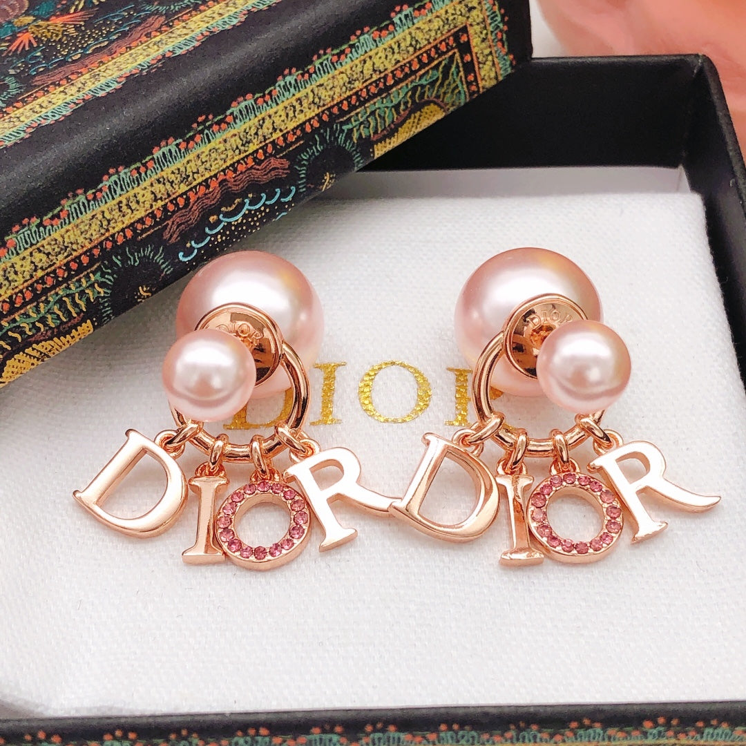 Pearl-Style Motif Jewelry Accessory in Rose-Gold-Tone with Pearl-Style Detail – Design 002 close-up detail