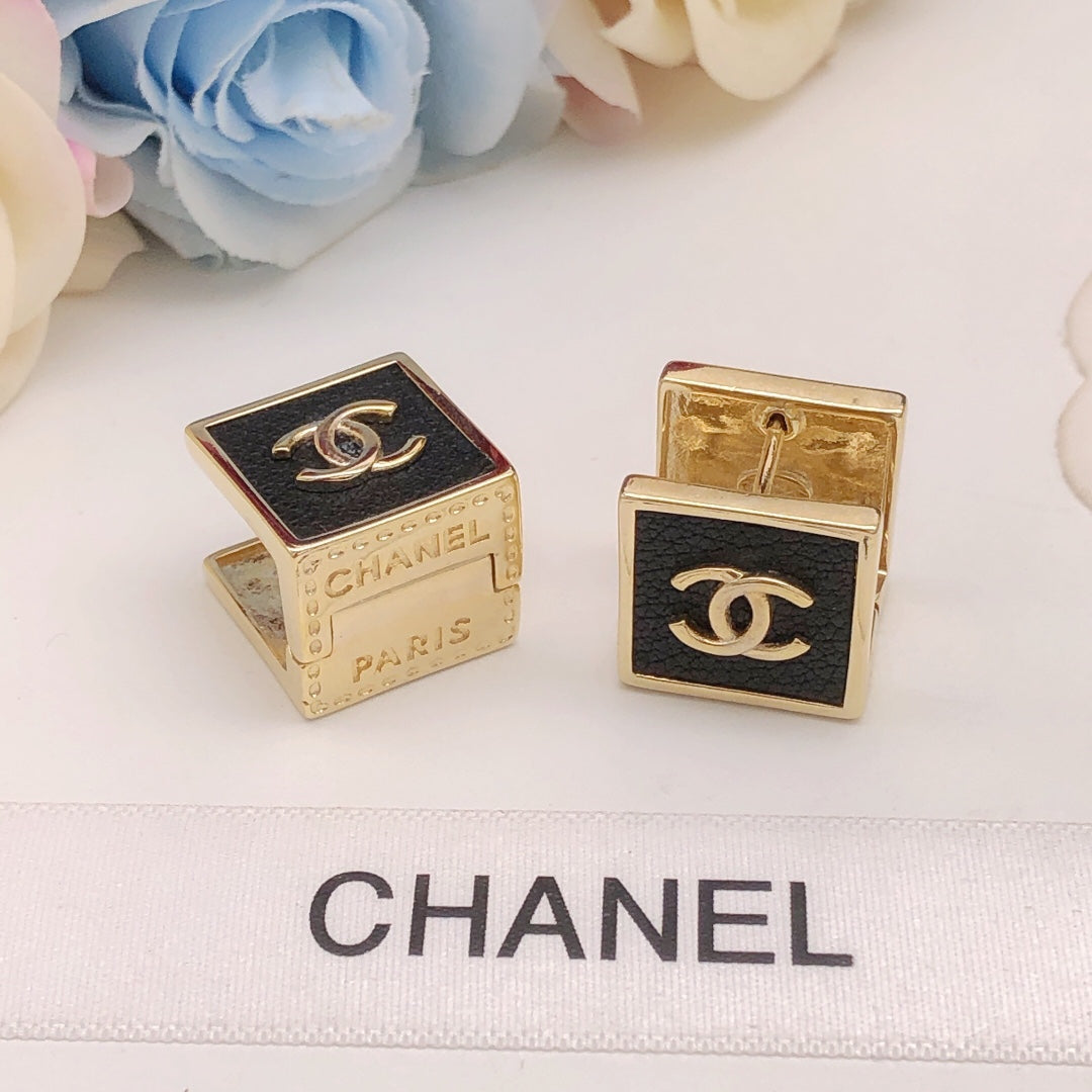 Square Stud Earrings in Gold-Tone – Design 001 detail view
