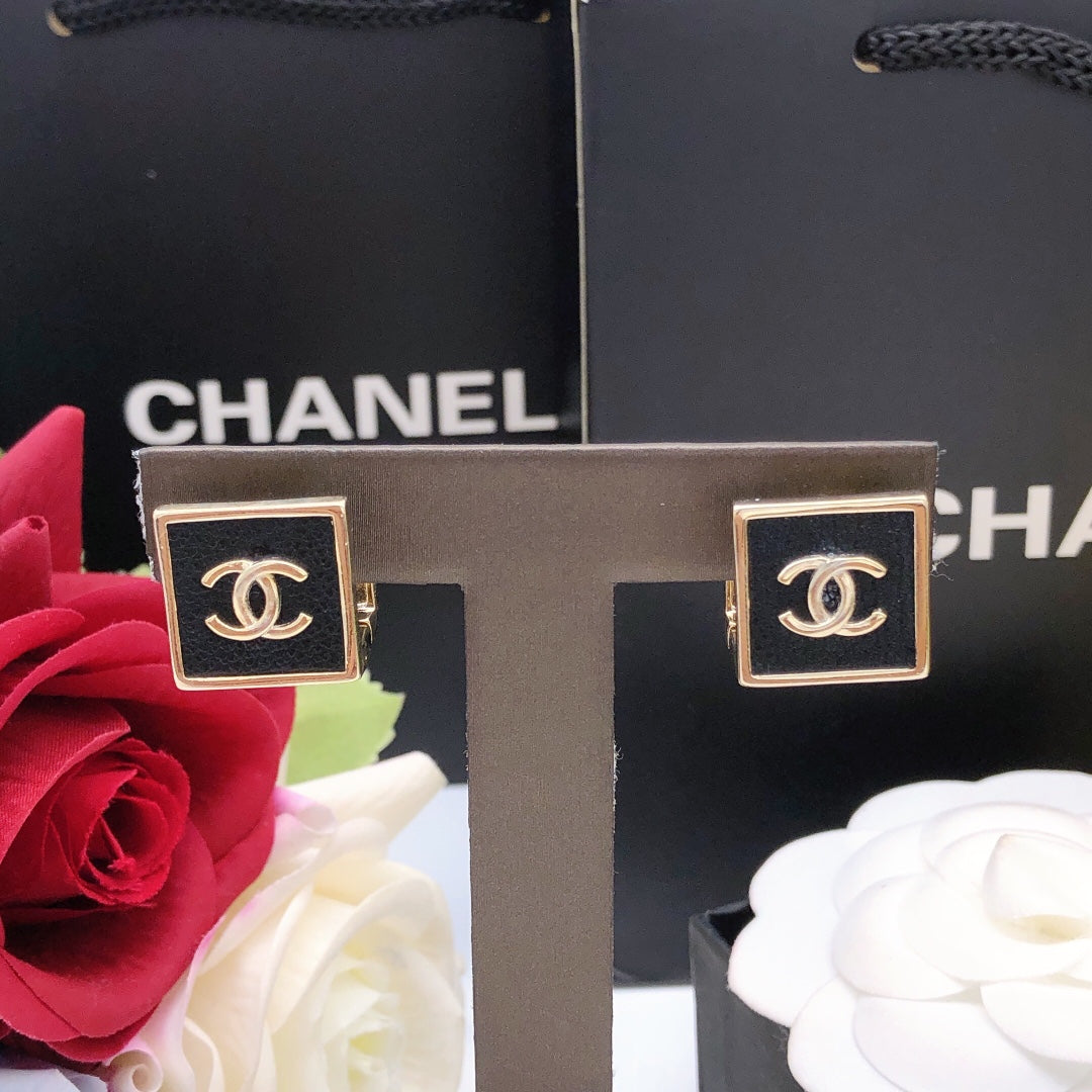 Square Stud Earrings in Gold-Tone – Design 001 close-up detail