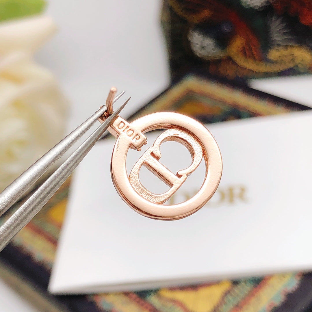 Floral Motif Pendant Necklace in Rose-Gold-Tone with Crystal-Style Accents – Design 002 close-up detail