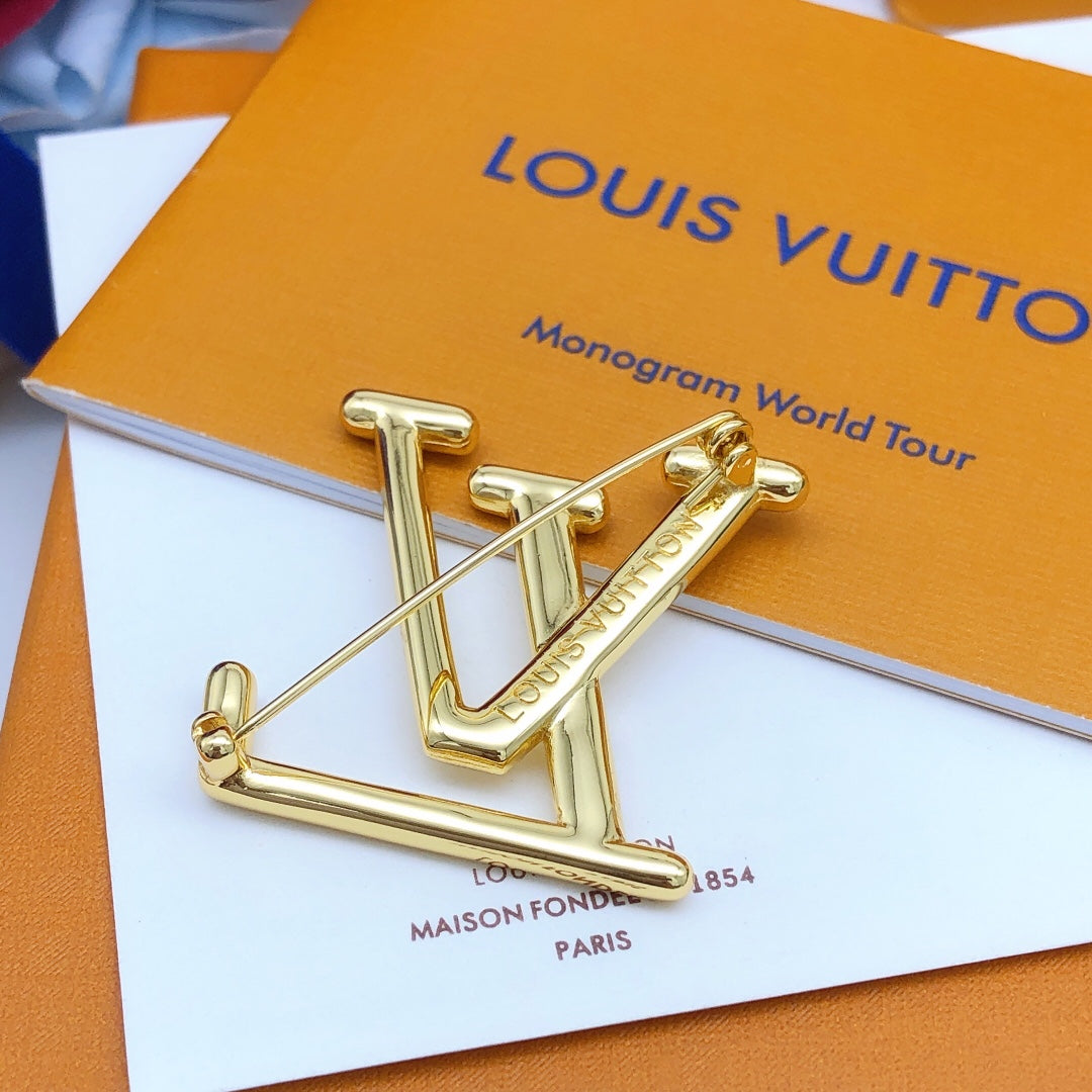 Geometric Emblem Brooch in Gold-Tone – Design 001 side detail