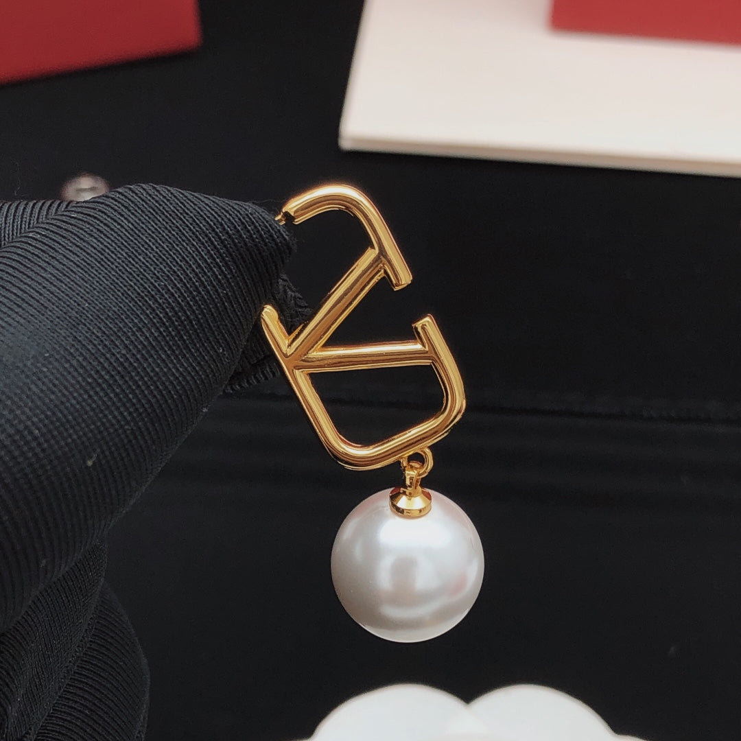 Signature Emblem Pearl-Detail Stud Earrings – Design 01 front view