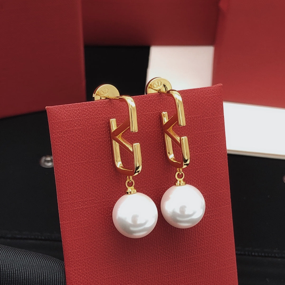 Signature Emblem Pearl-Detail Stud Earrings – Design 01 close-up view