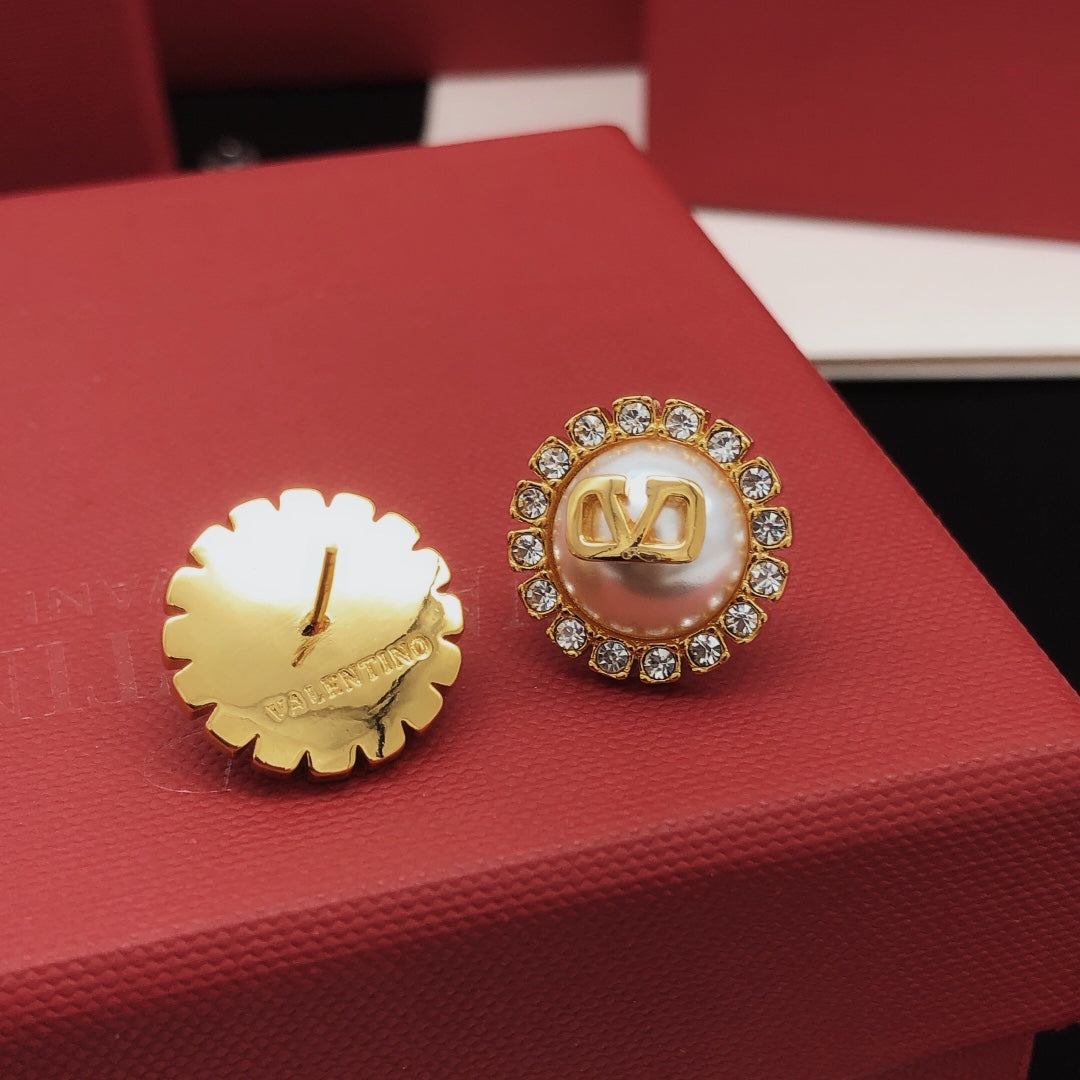 Round Stud Earrings in Gold-Tone side detail