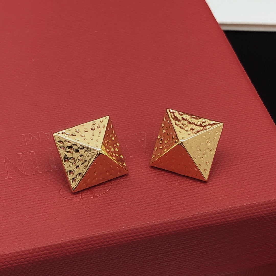 Signature Emblem Polished Stud Earrings – Design 03 detail view