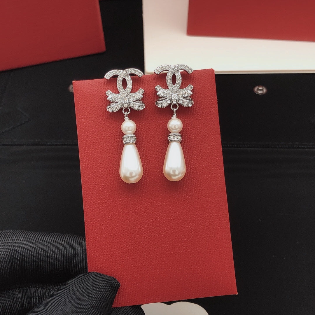 Bow Stud Earrings in Gold-Tone – Design 002 detail view