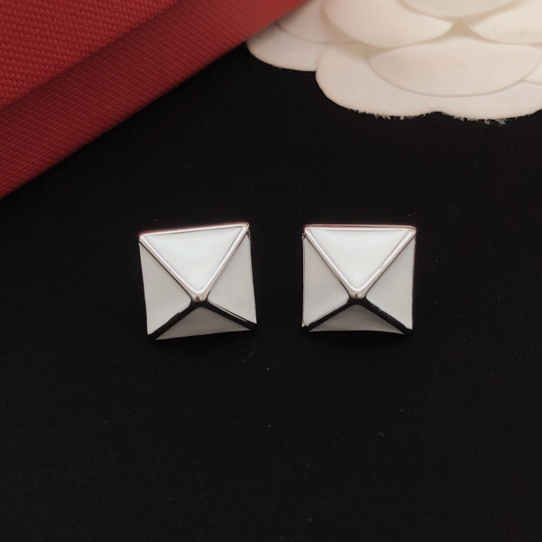 Triangle Jewelry Accessory side detail